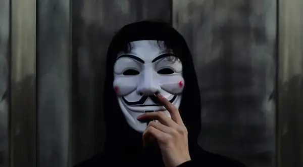 Anonimowe posty na FB: Kto naprawdę widzi autora? Poradnik