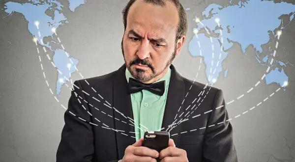 Roaming: co to jest? Uniknij wysokich rachunków za granicą!